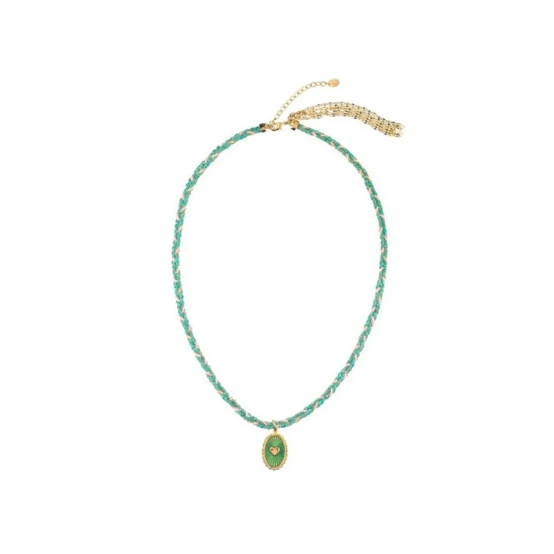 Collar corto de latón con trenza de poliamida y acabado en baño oro de 18k Agatha París. Collección María Pombo.