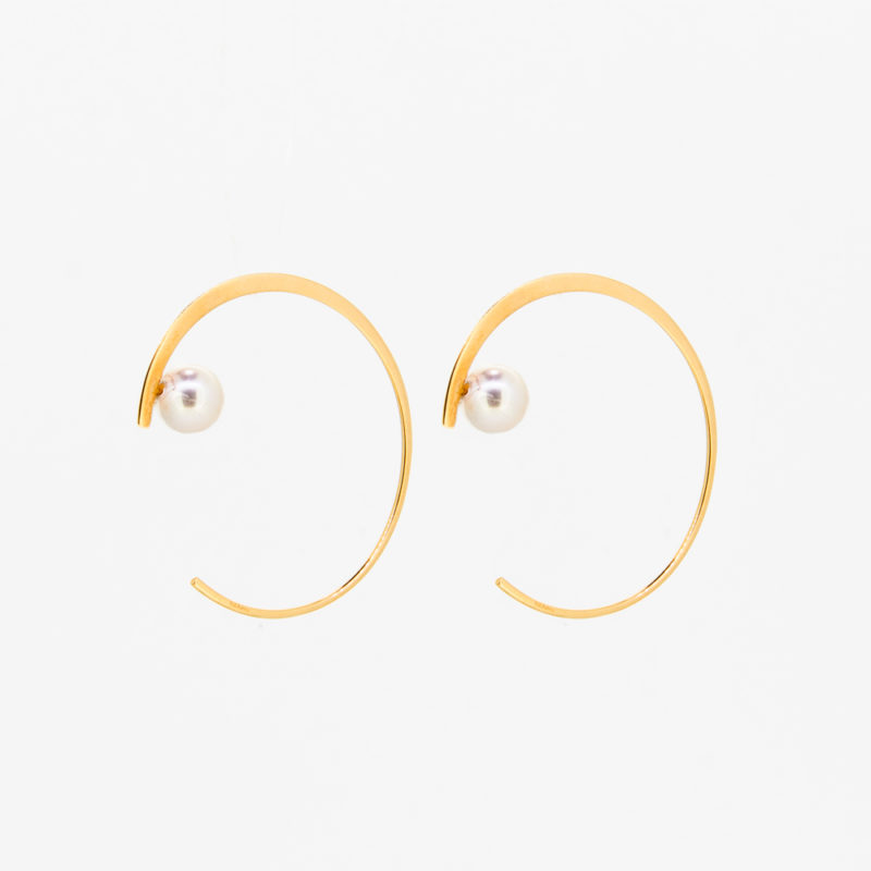 Pendiente de aro con perla de oro 18k