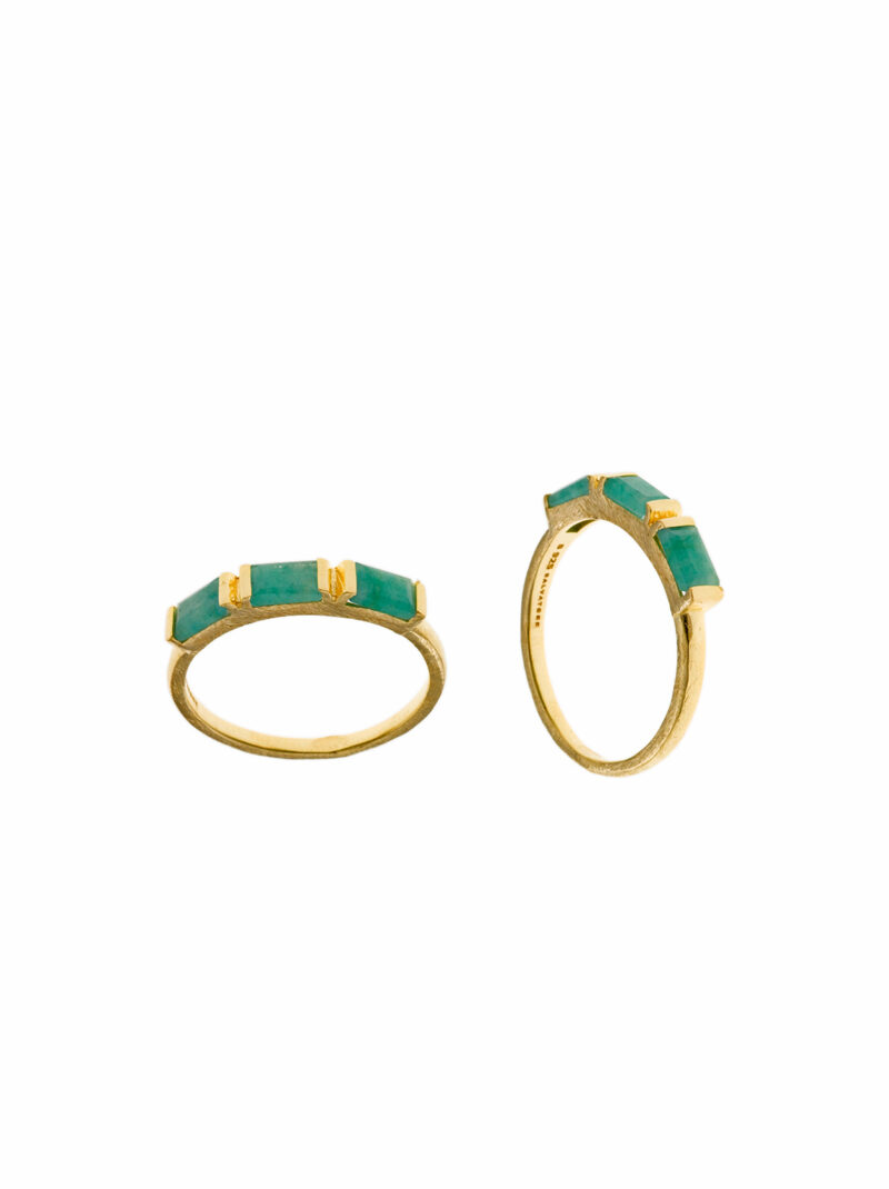 SORTIJA PLATA CHAPADO DORADO TRES ESMERALDA VERDE SALVATORE