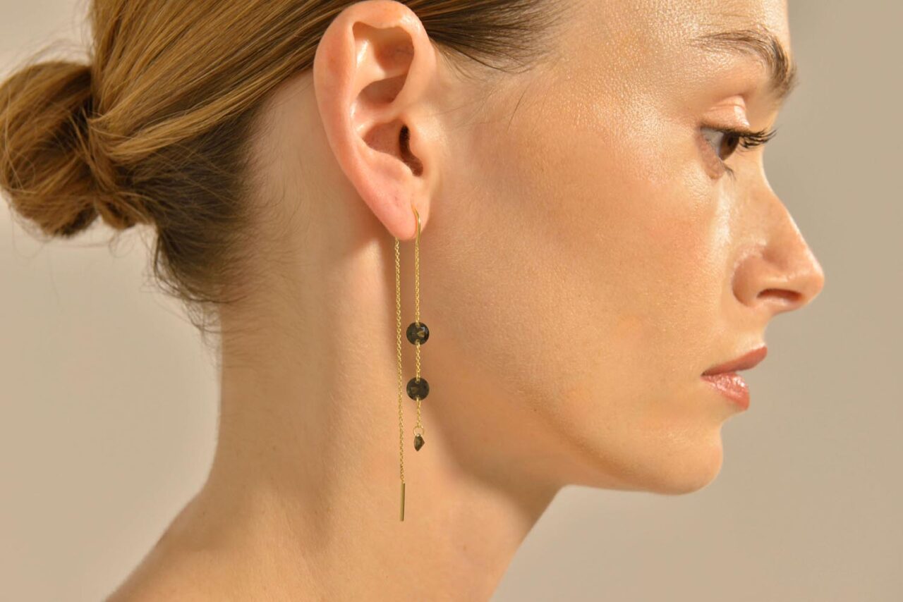 PENDIENTES PLATA CHAPADO DORADO CADENA CON TRES CIRCONITAS NEGRAS SALVATORE - Imagen 2