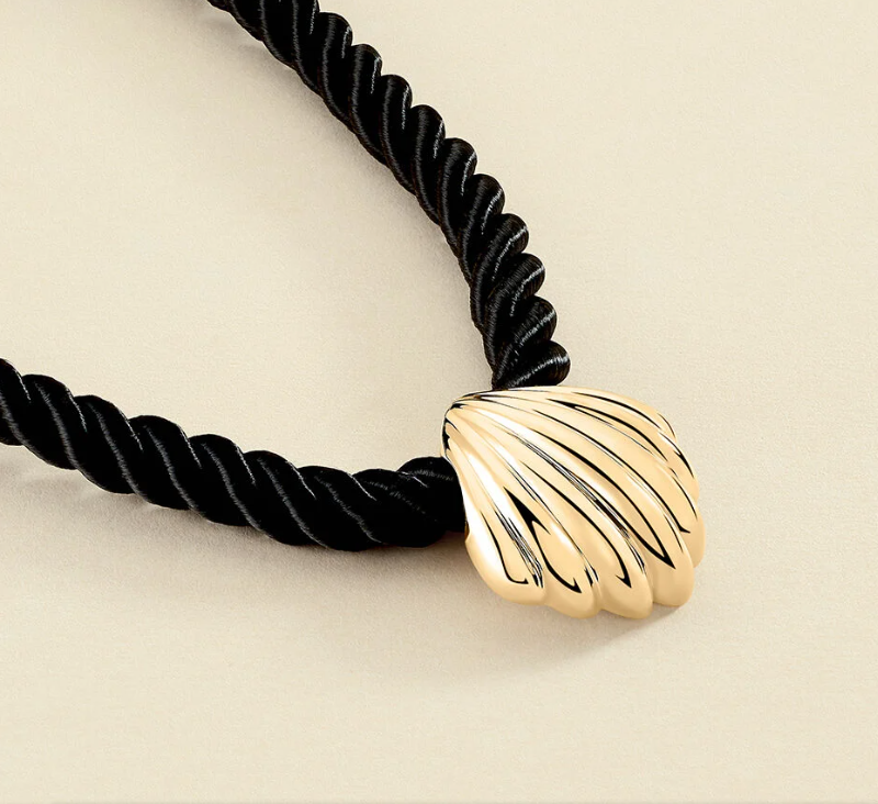 COLLAR CUERDA CON CONCHA BISUTERIA AGATHA PARIS