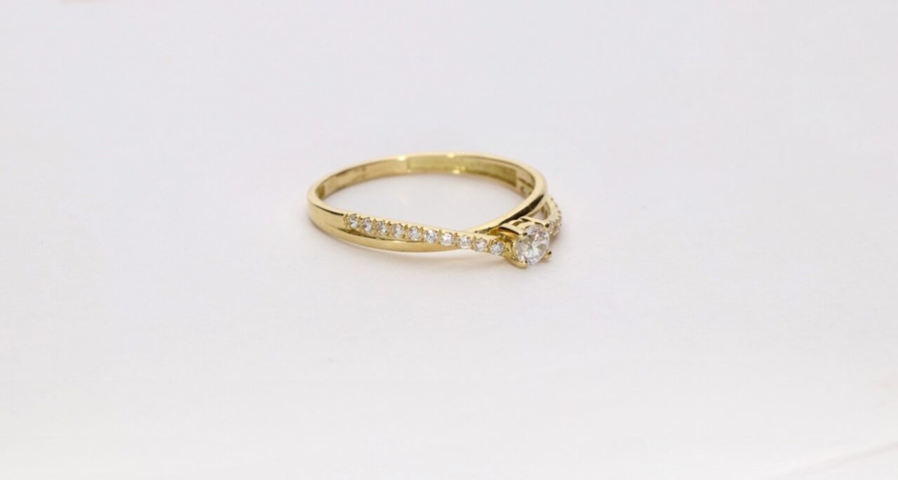 SORTIJA ORO 18K FORMA ONDA CIRCONITAS EN PAVE Y REDONDA - Imagen 3
