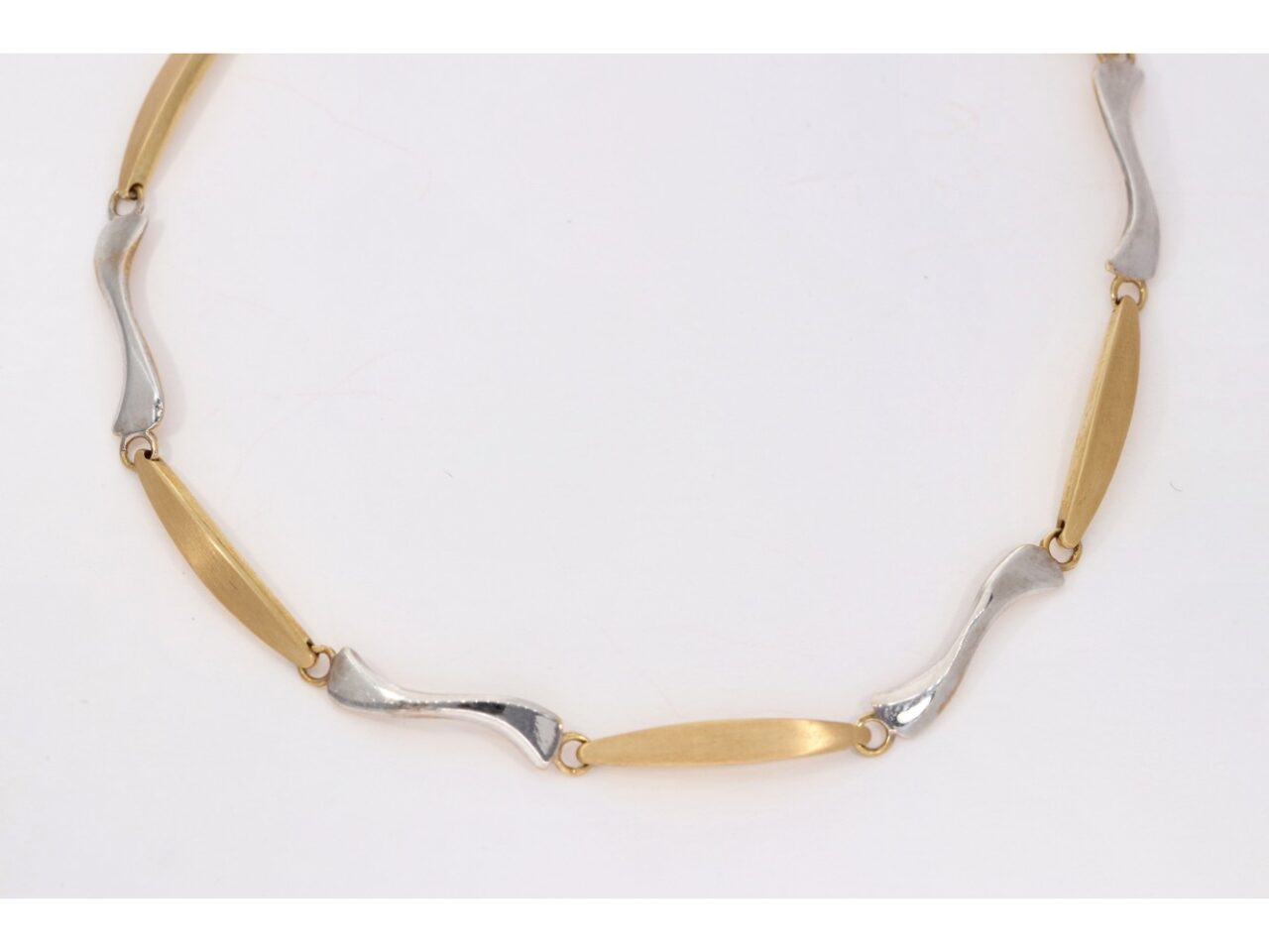 PULSERA ORO 18K BARRA Y BARRA GIRADA BLANCA - Imagen 3