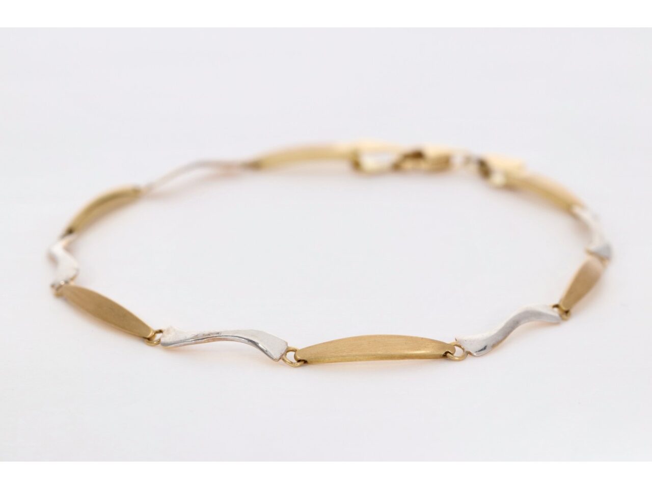 PULSERA ORO 18K BARRA Y BARRA GIRADA BLANCA
