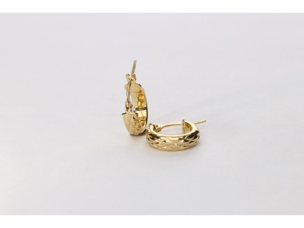 PENDIENTES ARO ORO 18K MEDIA CAÑA GRABADO - Imagen 2