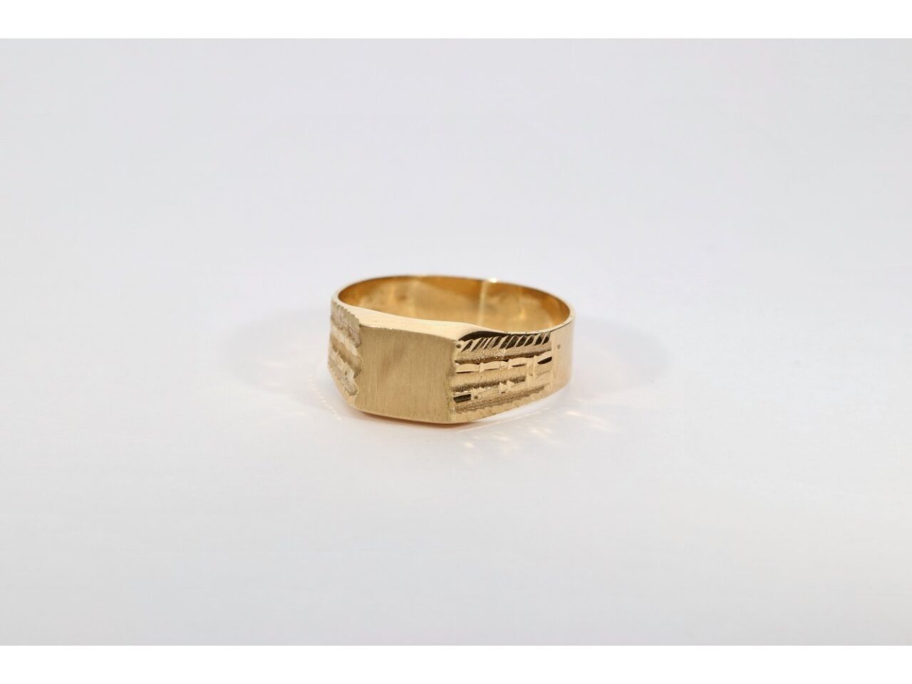 SELLO ORO 18K GRABADO LAPIDADO