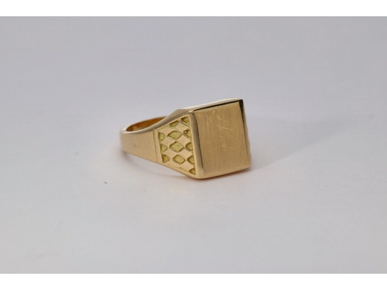 SELLO ORO 18K LADOS GRABADOS - Imagen 2