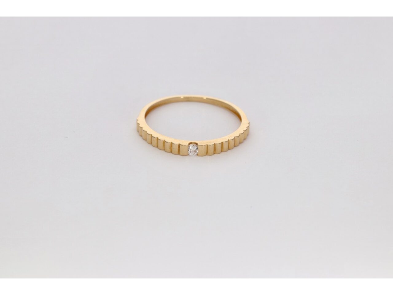 SORTIJA ORO 18K RAYADO CIRCONITA  CENTRAL
