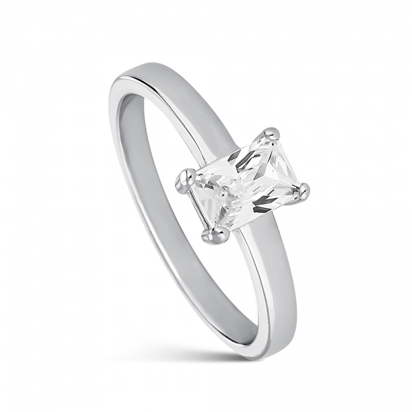 Anillo solitario plata 1º leyde circonita de 6 mm brazo liso talla esmeralda con cuatro garras